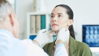 Tiroid hastal���n�n 7 belirtisi: Bo�az ka��nmas�, �i�lik�