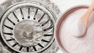 Banyo giderindeki k�t� kokuyu an�nda yok ediyor: 1 ka��k d�kmek yetiyor, ferahl��� haftalarca kal�yor