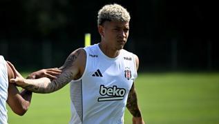Be�ikta�'ta ayr�l�k gece yar�s� a��kland�: Elan Ricardo