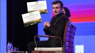 Sel�uk Bayraktar'dan Ye�il Vatan'a destek: Birer fidan da bizden