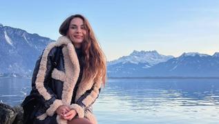 Ebru �ahin'den sekt�re sert ele�tiri! A�t� a�z�n� yumdu g�z�n�