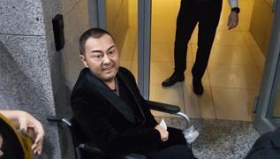 Sahneden d��m��t�... Hastal���yla ilgili son durumu a��klad�!