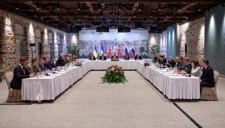 Bar�� masas� �stanbul'da kuruldu... Lavrov: T�rkiye binlerce hayat� kurtard�