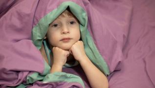 D�zensiz uyuyan �ocuk, di�erlerinden farkl� oluyor! Uzman� uyard�