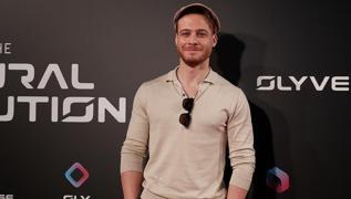 Hollywood'un efsane isminden ba�rol teklifi: Kerem B�rsin d�nyaya a��l�yor!