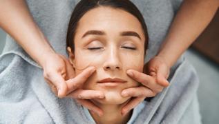 D���k g�z kapaklar�n� kald�r�yor: 5 y�z yogas� hareketi