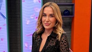 Survivor Sema'dan umre payla��m�! Pozlar� be�eni ya�muruna tutuldu