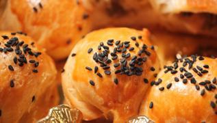 Kokusu sofraya �a��r�yor: Kahvalt�l�k zeytinli po�a�a tarifi