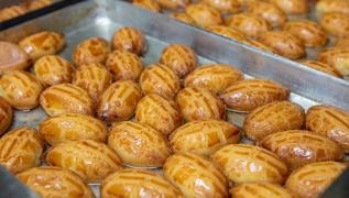 Lokum gibi �ekerpare tarifi! �ef Hatice Akman p�f noktas�n� verdi: �erbet �l�k, �ekerpare s�cak olmal�