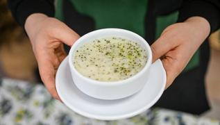�ftara farkl� �orba arayanlara Hatay tuzlu yo�urt �orbas� tarifi
