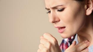 �ks�r�k �urubu gibi kar���m: G��s� yumu�at�yor, h�r�lt�y� kesiyor