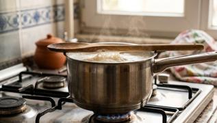 S�t�n ta�mas�n� �nleyen eski y�ntem: Anneannelerimiz hakl�ym��, deneyen s�t� kurtar�yor