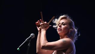 Yunanistan'a yerle�en Niran �nsal, temizlik i�ine girdi!