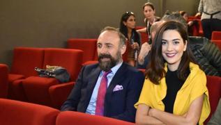 Berg�zar Korel isyan etti: '�nl�y�m diye tiyatro yapmaya hakk�m yok mu?'