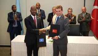 Dost �lkeyle imzalar at�ld�: �lk lisans T�rk gemisine