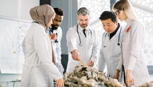 T�p okuyanlar a�k konusunda ba�ar�s�z m�? Beyaz �nl�k a�ka engel mi?