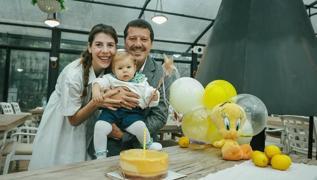 �lker Aksum takip�ilerine sordu: K�z�m kime benziyor?