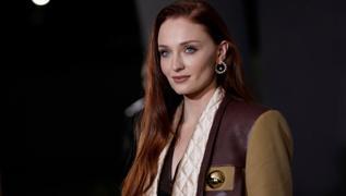 Sophie Turner'�n ba��na gelmeyen kalmad�! Tomb Raider �ekimlerine apar topar ara verildi
