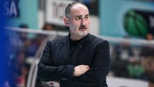Trabzonspor Ba�antren�r� Sel�uk Ernak: Ligi ilk d�rtte bitirmeye �al��aca��z