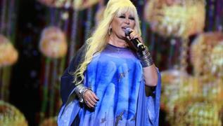 Zerrin �zer y�rekleri burktu: Tek ba��ma y�r�yemiyorum