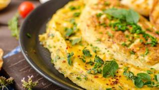 Ekmeksiz de doyuran peynirli omlet tarifi! Damak zevkinize uygun