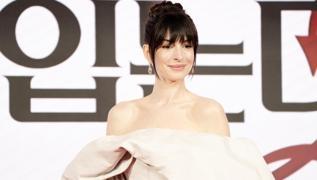 Anne Hathaway'e hayran�ndan s�rpriz...  Kur'an-� Kerim hediye etti!