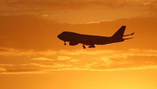 Antalya'da pilotu rahats�zlanan u�ak acil ini� yapt�