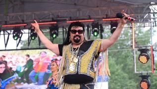 Kobra Murat'tan e�ine �vg� dolu s�zler: '32. senemiz kutlu olsun Emine'm'