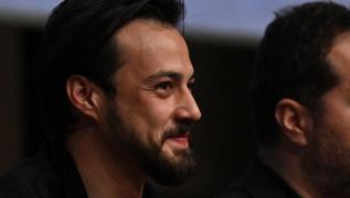 Mert Yaz�c�o�lu, sevgilisi Zeynep Artukma� ile k��e kapmaca oynad�! Yan yana gelmedi...