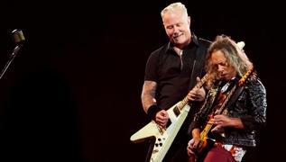 Metallica efsaneleri T�rkiye'de! Pamukkale'de gitarlar�yla poz verdiler