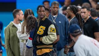 1 saat ge� ��k�p, sahnede sadece 20 dakika kald�: Travis Scott'un konserine tepki ya�d�!