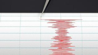 Antalya'da 4 b�y�kl���nde deprem