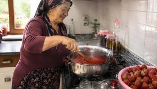 Haziran �ileklerini b�yle de�erlendirin: Babaannelerin �ilek re�eli tarifi