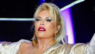 Ajda Pekkan'dan y�rek burkan s�zler: O kadar yaln�z�m ki...