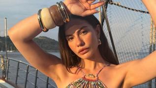 Demet �zdemir aile tatili i�in kesenin a�z�n� a�t�! Tekne i�in g�nl�k �dedi�i �cret dudak u�uklatt�