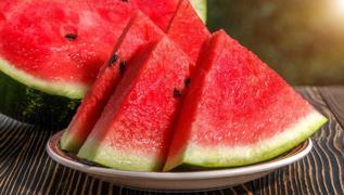 Yaz�n ferahlatan meyvesi... Karpuzu b�yle t�ketin