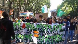<p> talya'nn Milano kentinde Friday for Future yesi renci ve aktivistler, iklim deiikliine v