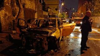 <p>Fatih'te seyir halindeki takside kan yangn ksa srede byd. Vatandalarn ve itfaiye ekiple
