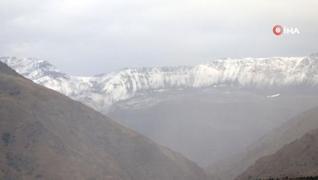 <p>Erzincan'da Temmuz aynda kar srprizi yaand. lin en yksek noktas olan 3 bin 549 metre ykse