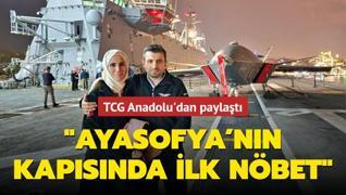 Sel�uk Bayraktar, TCG Anadolu'dan payla�t�: Ayasofya'n�n kap�s�nda ilk n�bet