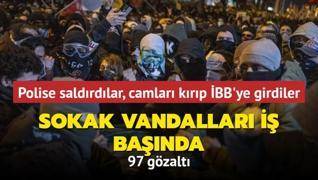 Sokak vandallar Sarahane'de polise saldrd! Camlar krp BB'ye girdiler