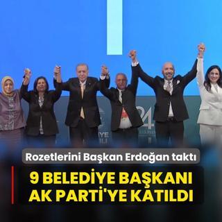 Rozetlerini Bakan Erdoan takt! 9 belediye bakan AK Parti'ye katld