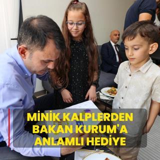 Minik kalplerden anlaml hediye... Bakan Kurum: Her evde huzuru grene kadar mcadele edeceiz