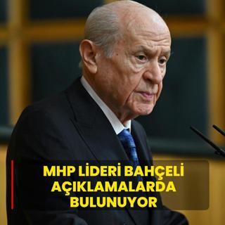 MHP Genel Bakan Baheli aklamalarda bulunuyor