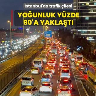 �stanbul'da trafik �ilesi... Yo�unluk y�zde 90'a yakla�t�