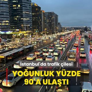 �stanbul'da trafik �ilesi... Yo�unluk y�zde 90'a ula�t�