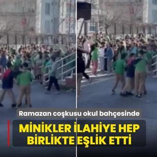 Ramazan co�kusu okul bah�esinde! Minikler ilahiye hep birlikte e�lik etti