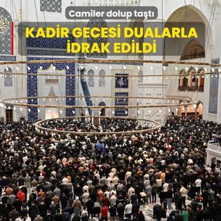 Camiler dolup ta�t�... Kadir Gecesi dualarla idrak edildi