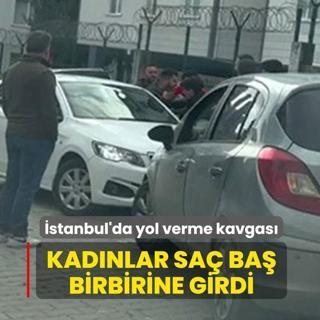 �stanbul'da yol verme kavgas�! Kad�nlar sa� ba� birbirine girdi