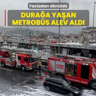 Faciadan d�n�ld�! Dura�a ya�an metrob�s alev ald�
